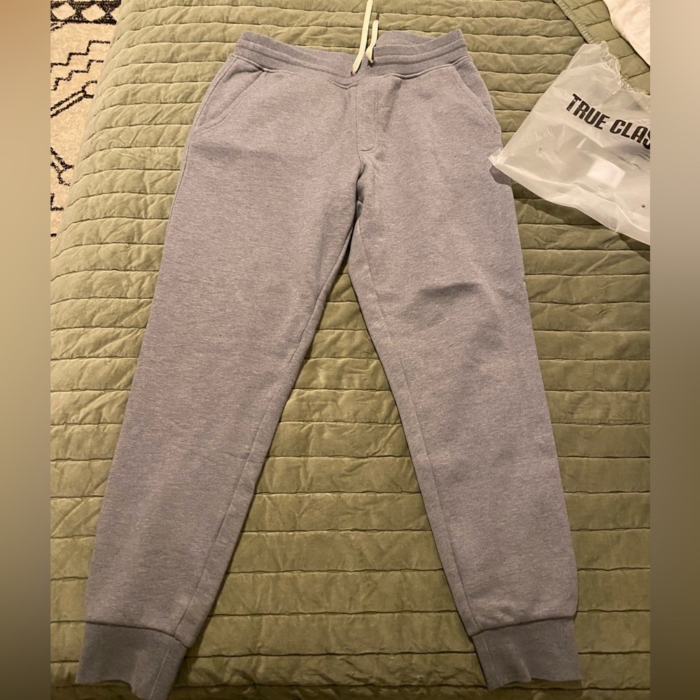 True classic basic fleece joggers size medium